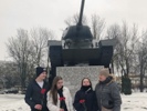 Возложили гвоздики у Вечного огня и у памятника освободителям Пскова